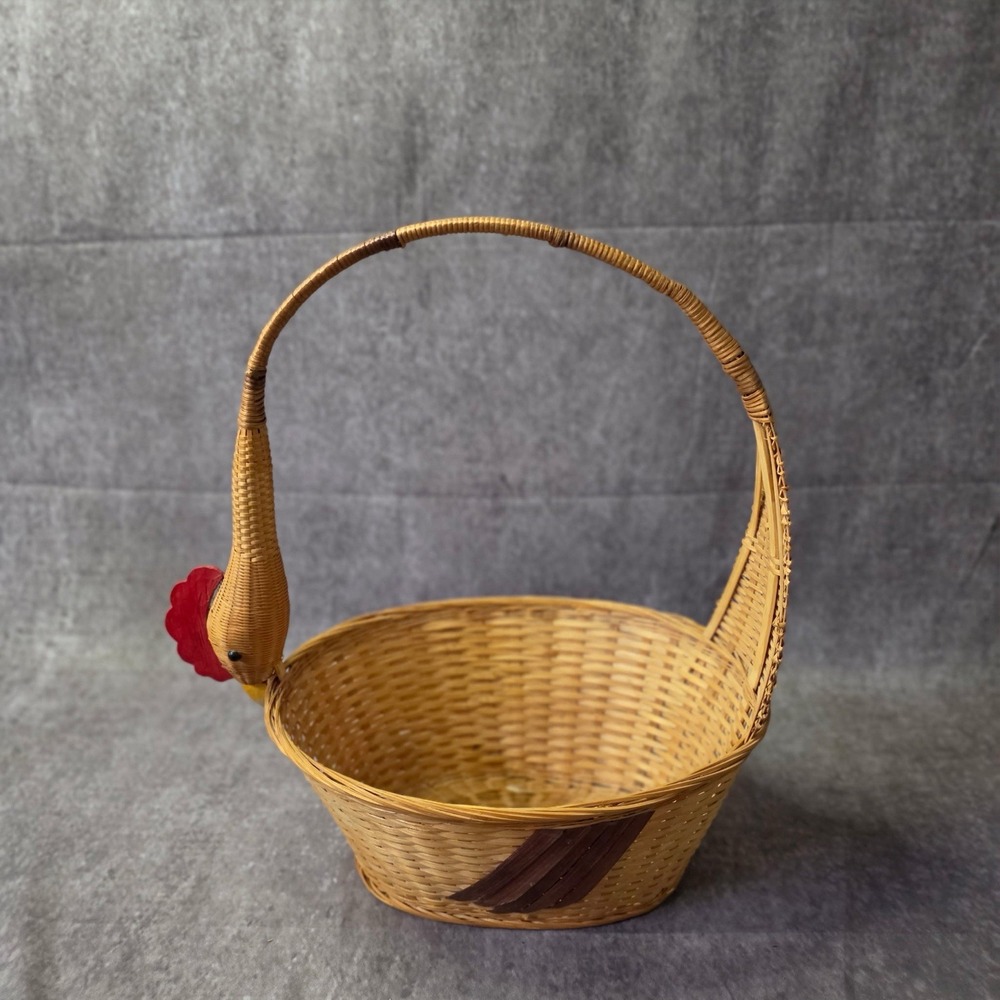 Vintage Wicker Ratan Country Cottagecore Farm Basket Chicken Rooster 16"